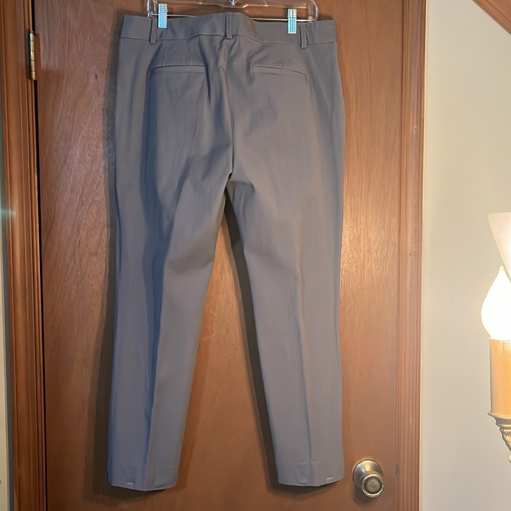 NWOT Grey ladies Crown and Ivy Cary ankle length dress pants with stretch - Picture 3 of 9